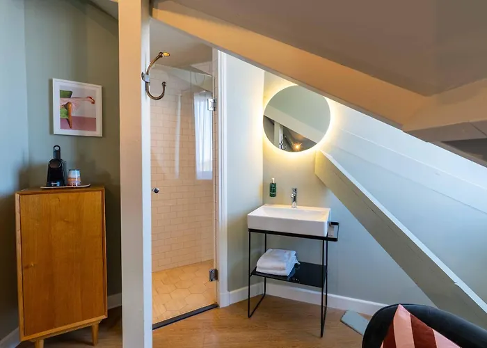 Finch Boutique Hotel, Downtown